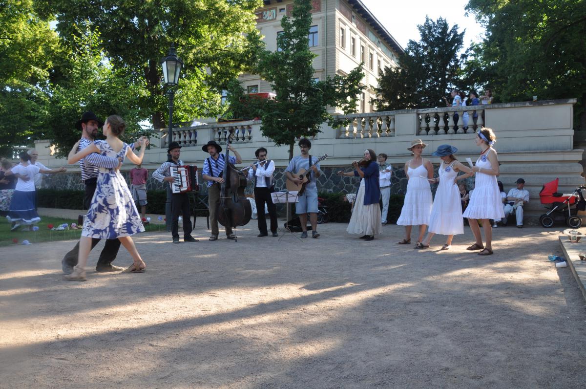 Zahradní slavnost ve starofrancouzském duchu